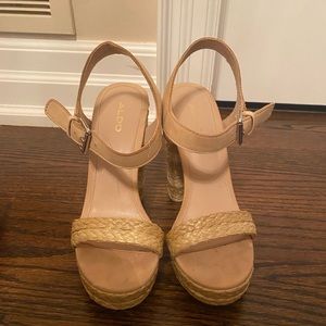 Also chunky heel in nude
